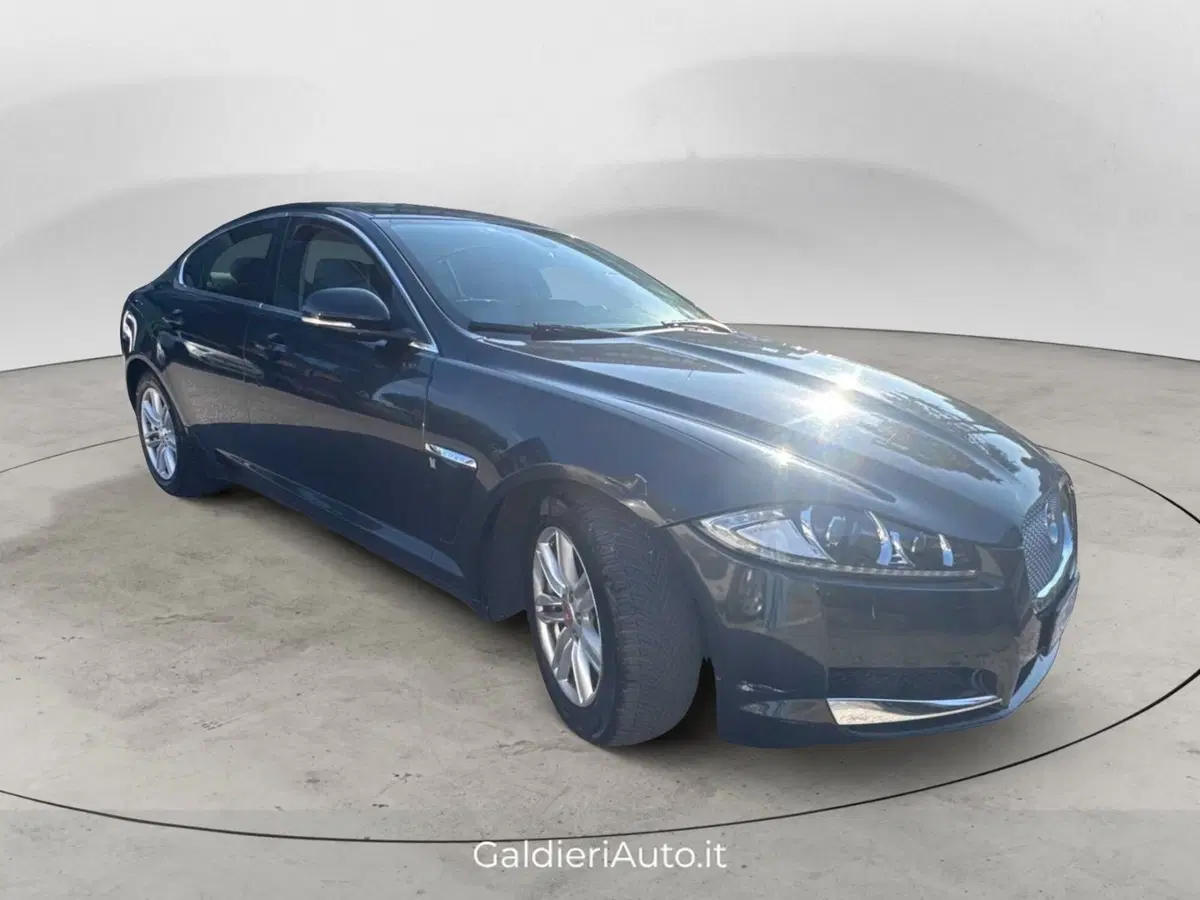 Jaguar XF usata a Salerno (2)