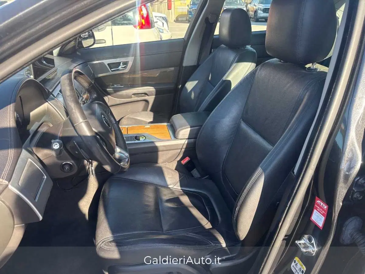 Jaguar XF usata a Salerno (5)