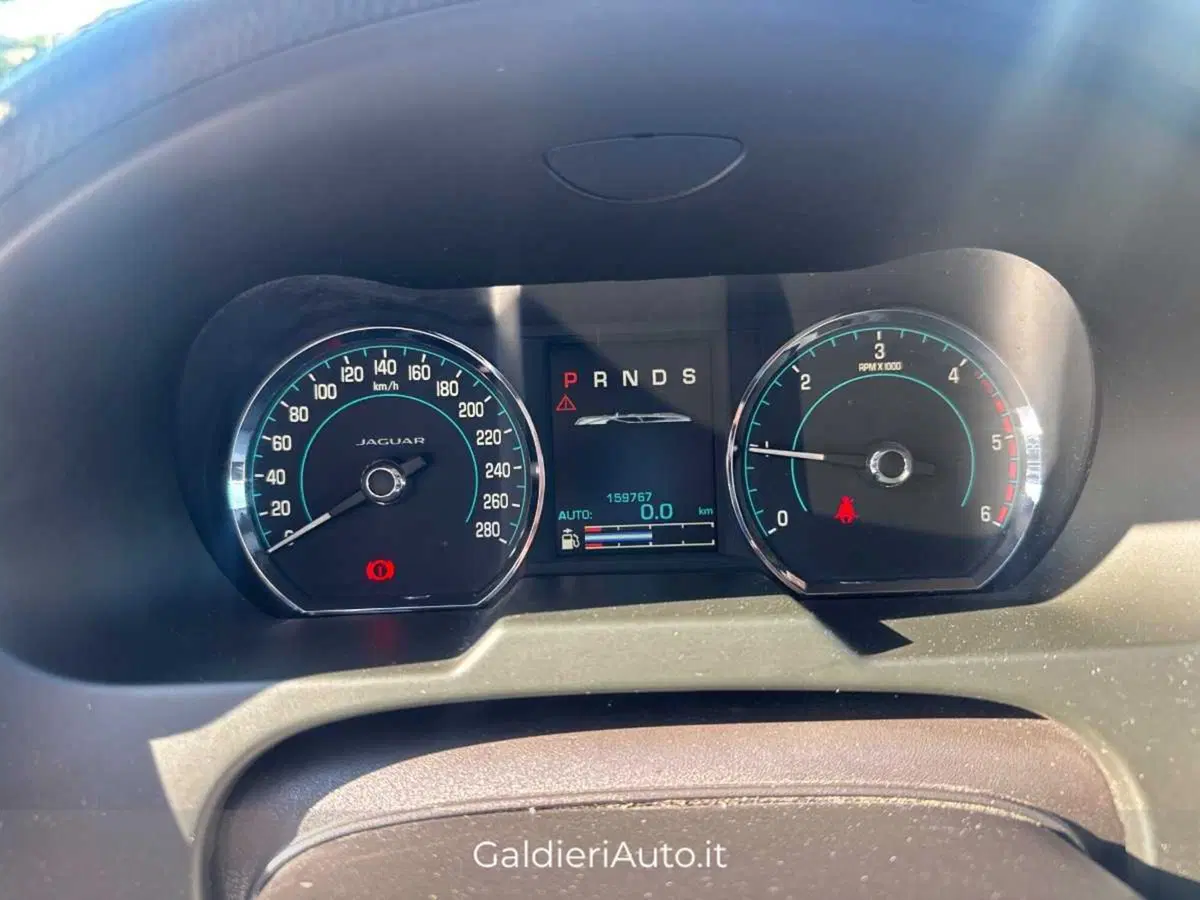 Jaguar XF usata a Salerno (9)