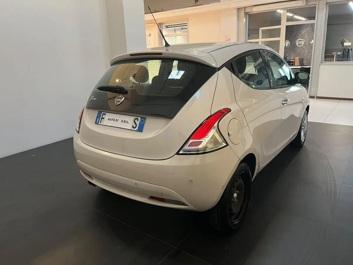 Lancia Ypsilon usata a Lucca (4)