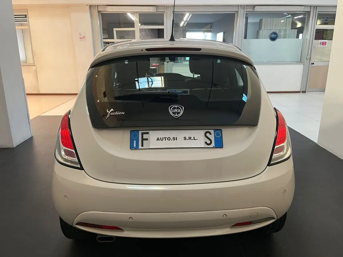 Lancia Ypsilon usata a Lucca (5)