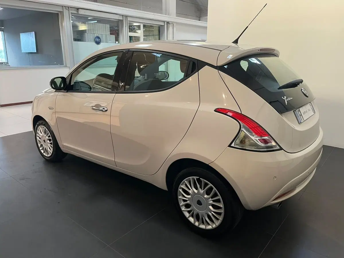 Lancia Ypsilon usata a Lucca (6)