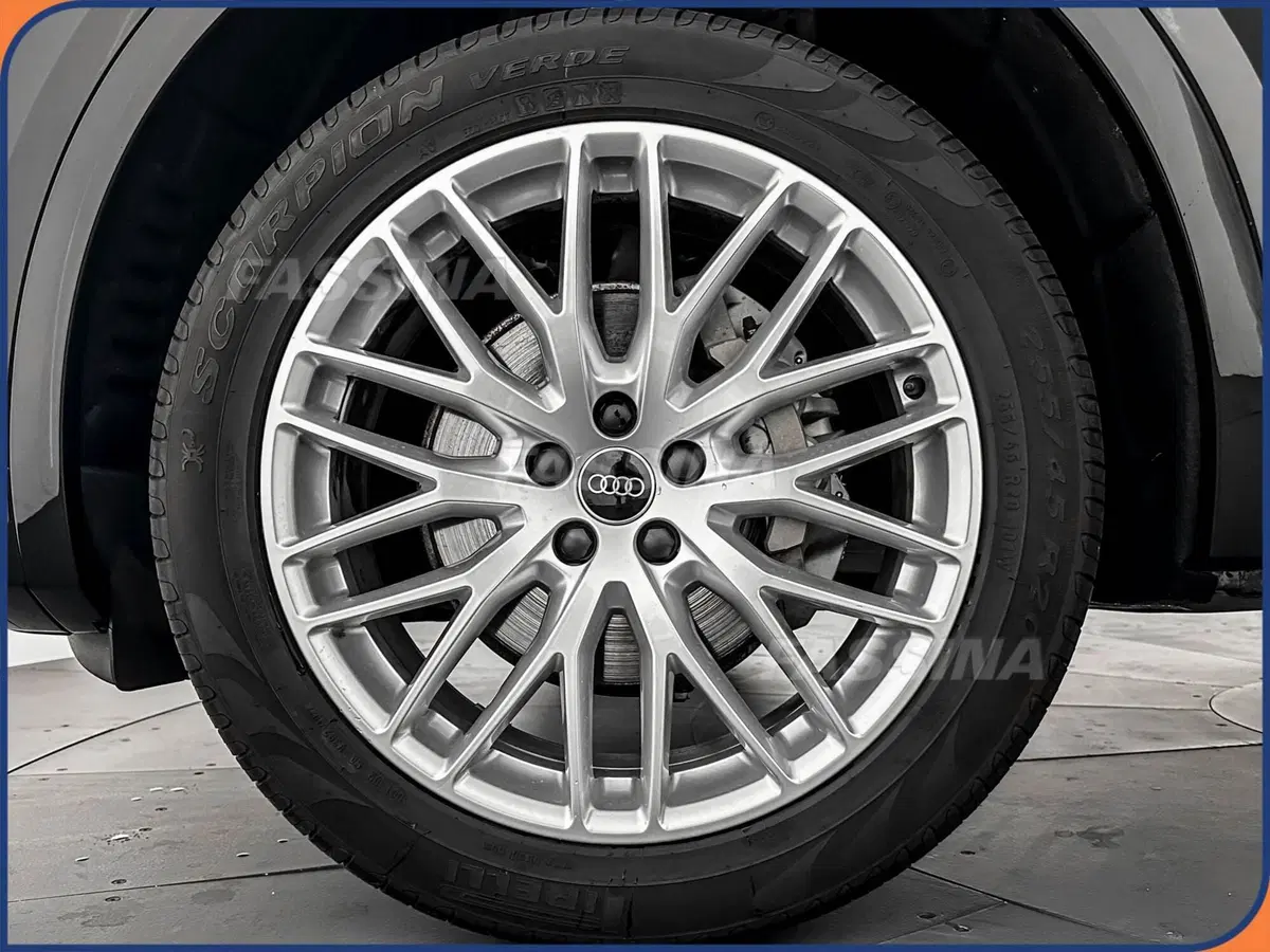 Audi Q4 Sportback usata a Milano (7)
