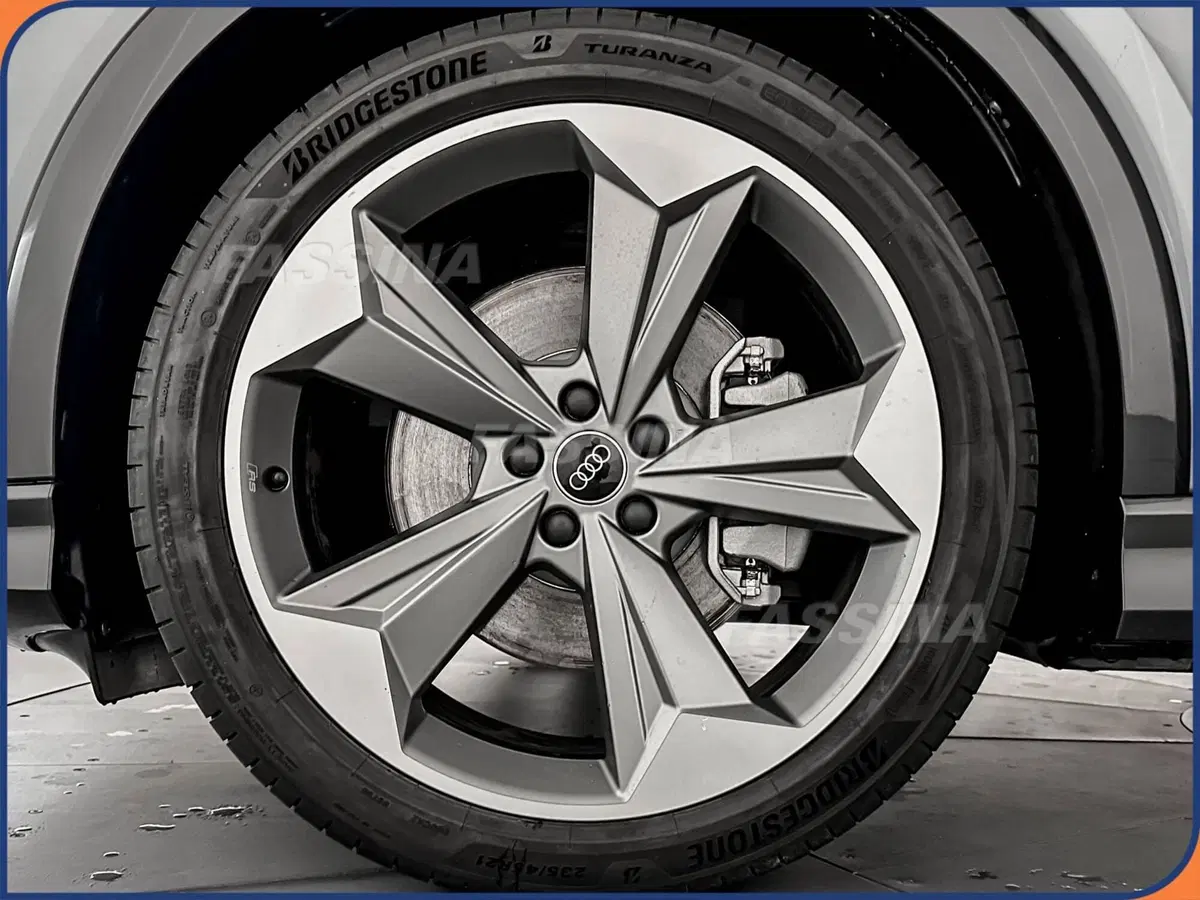 Audi Q4 Sportback usata a Milano (7)