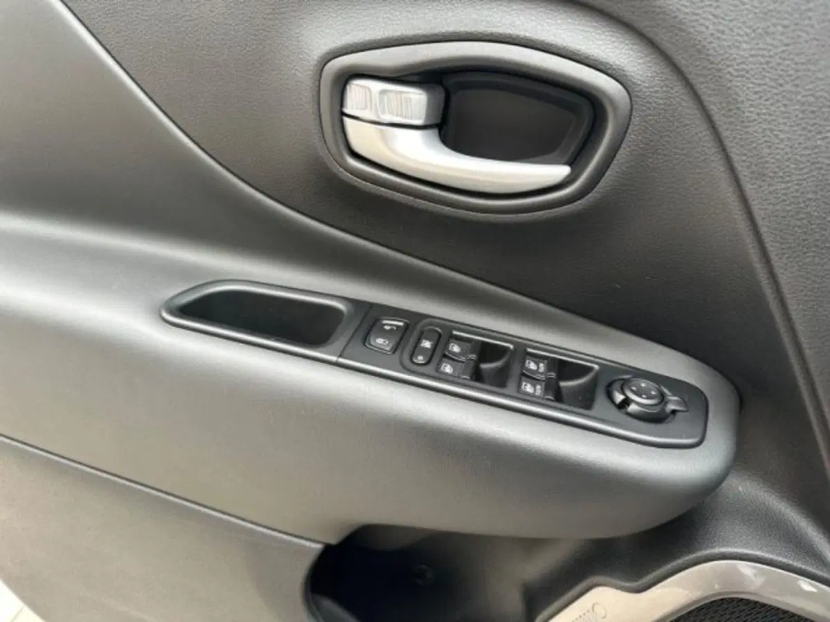 Jeep Renegade usata a Ancona (13)