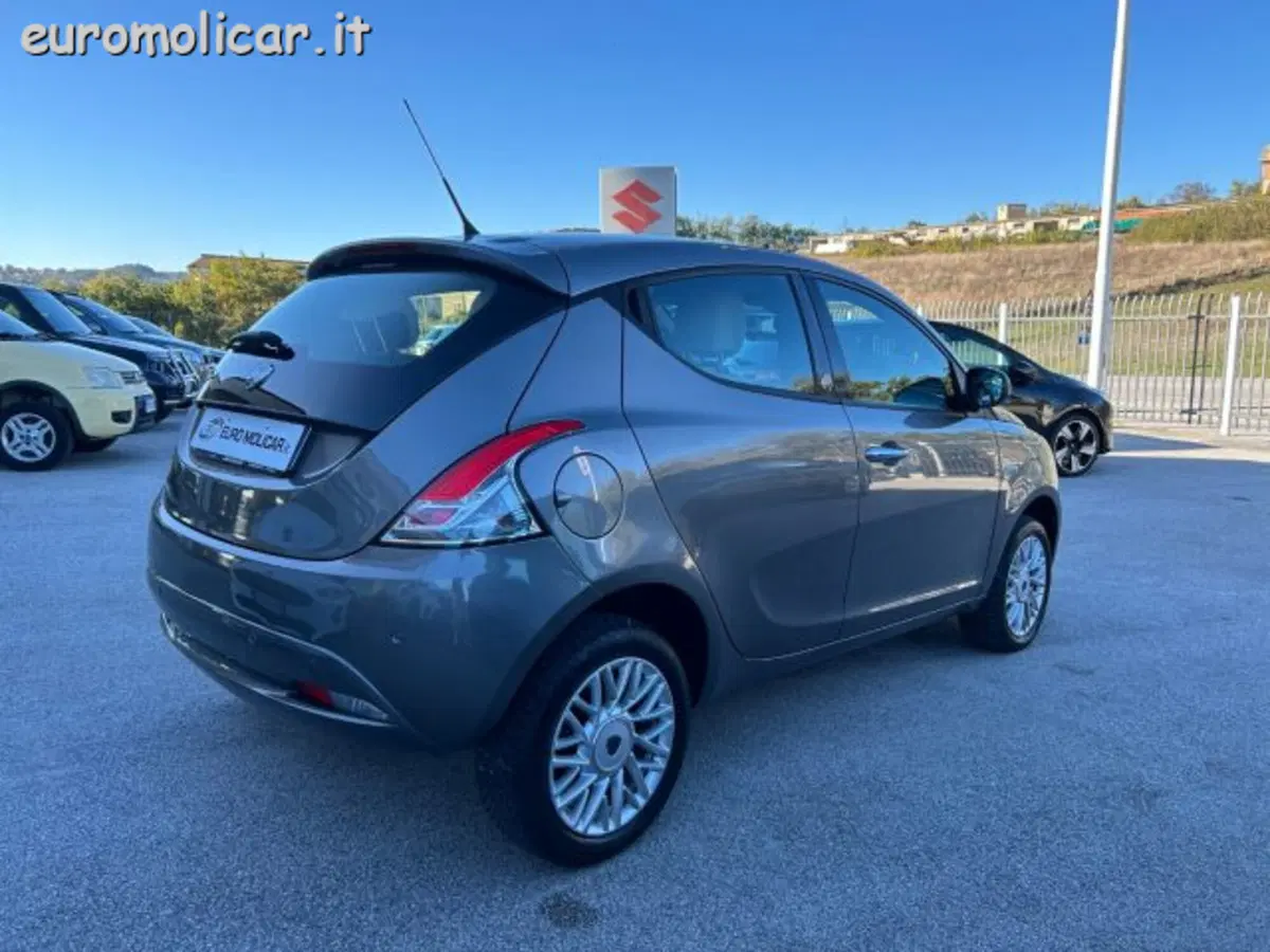 Lancia Ypsilon usata a Campobasso (10)