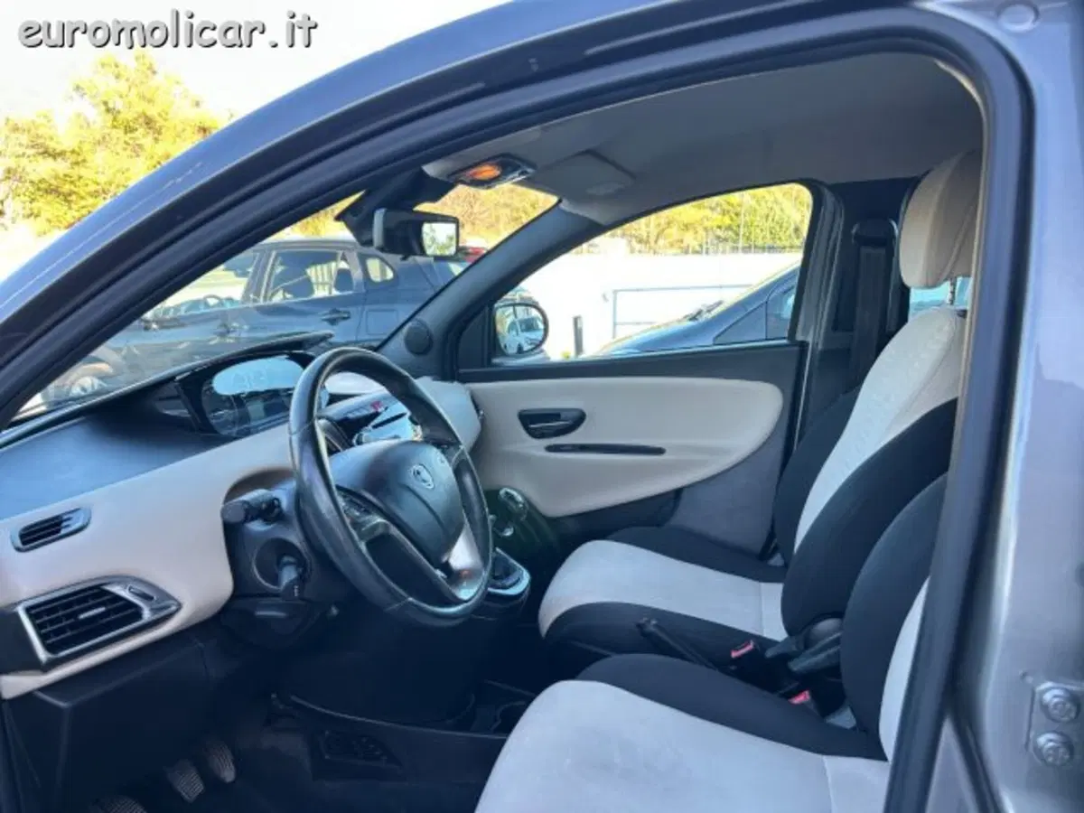 Lancia Ypsilon usata a Campobasso (12)
