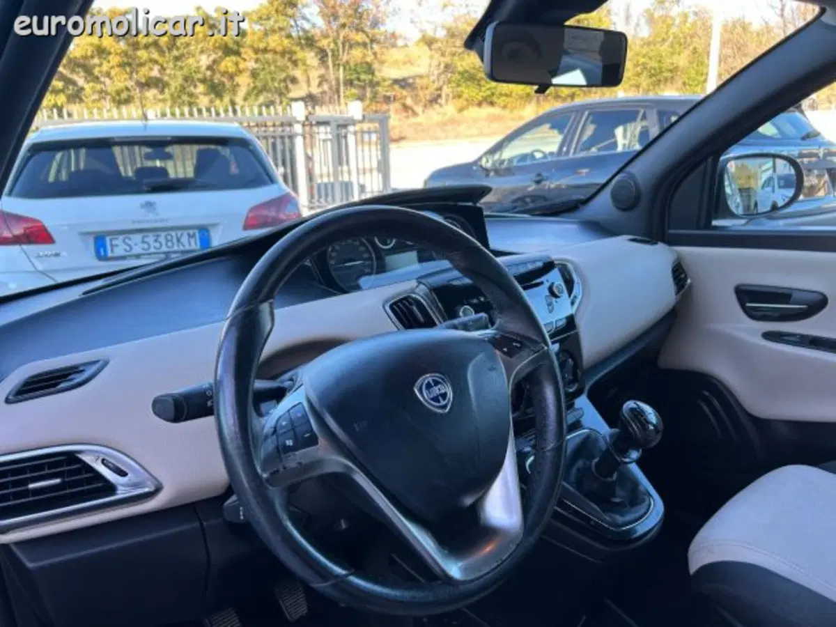Lancia Ypsilon usata a Campobasso (13)