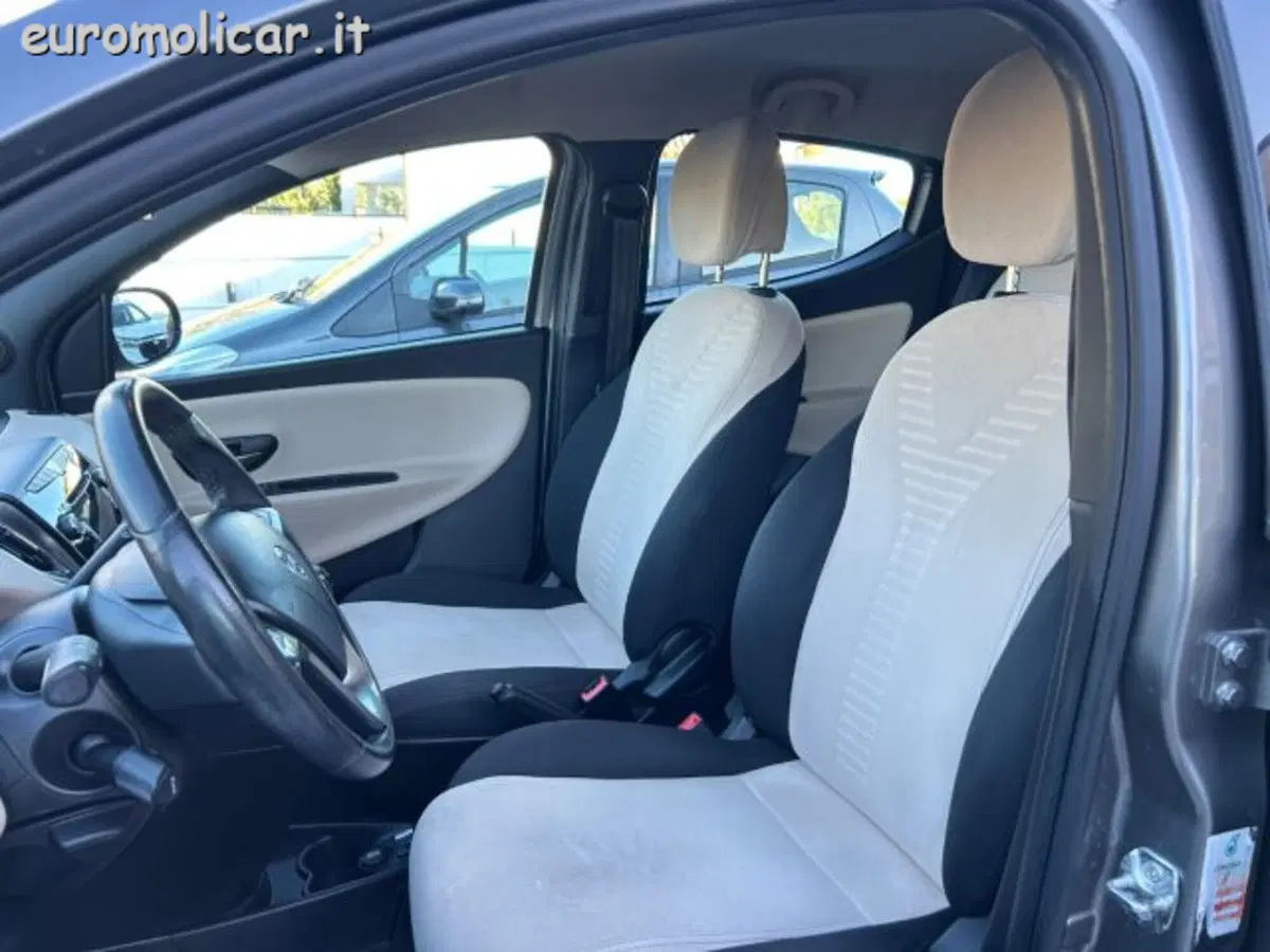Lancia Ypsilon usata a Campobasso (15)