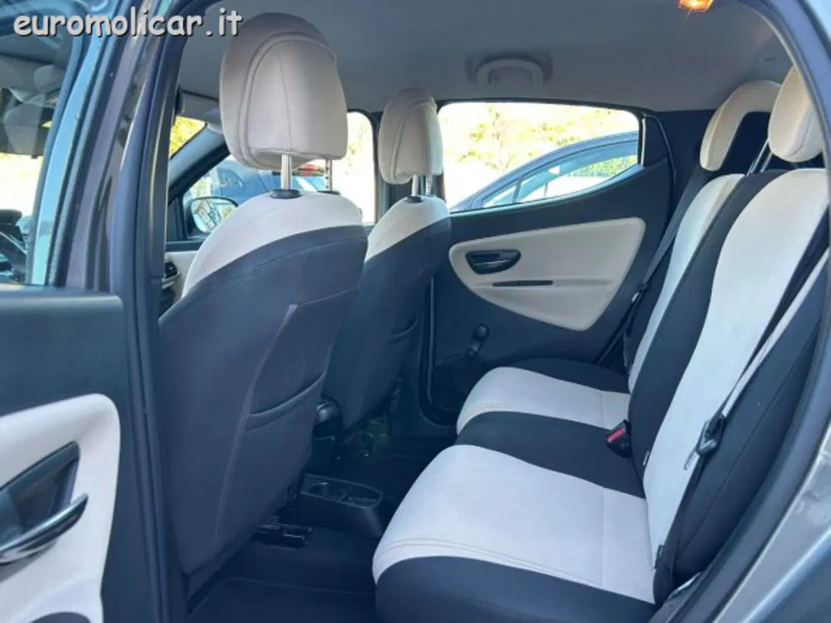 Lancia Ypsilon usata a Campobasso (16)