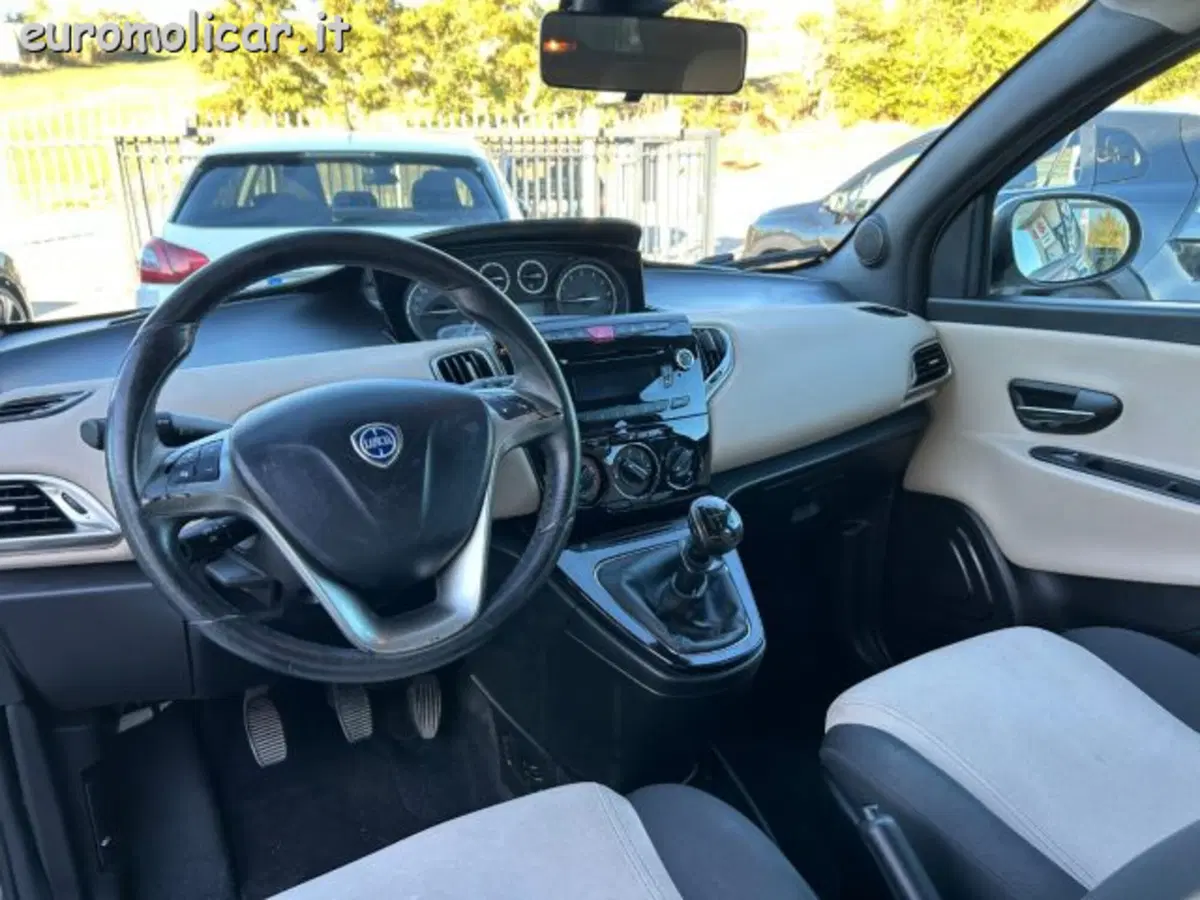 Lancia Ypsilon usata a Campobasso (17)