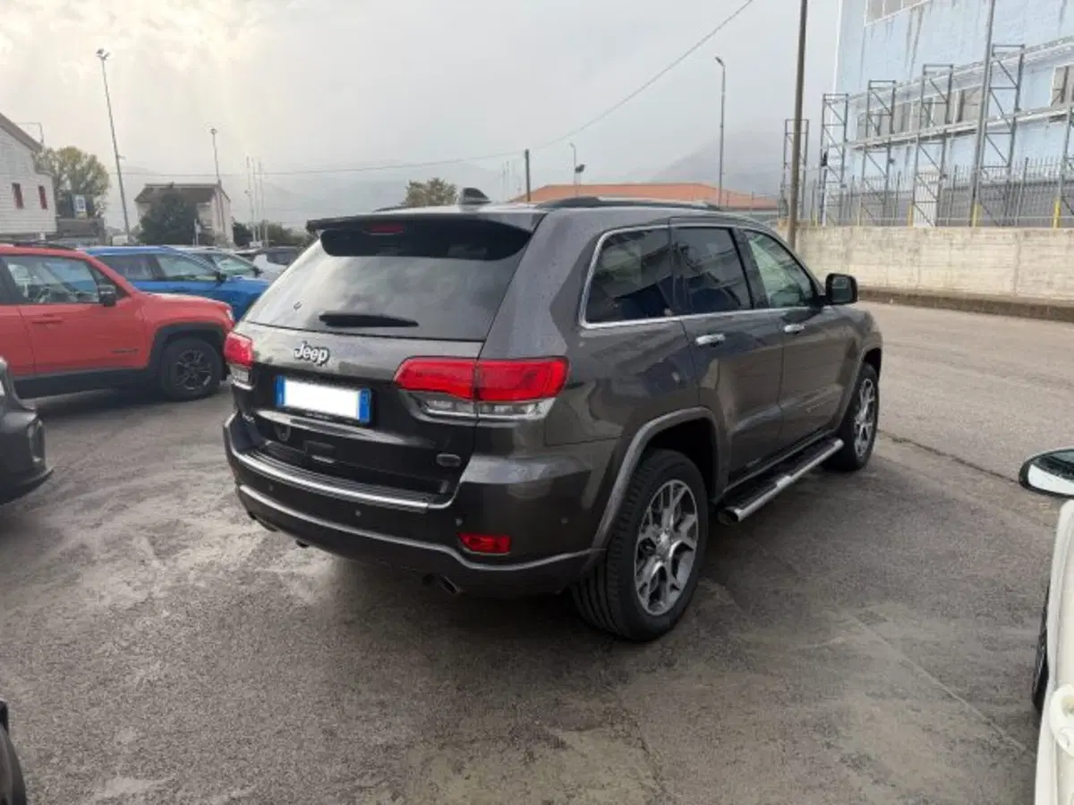 Jeep Grand Cherokee usata a Salerno (2)