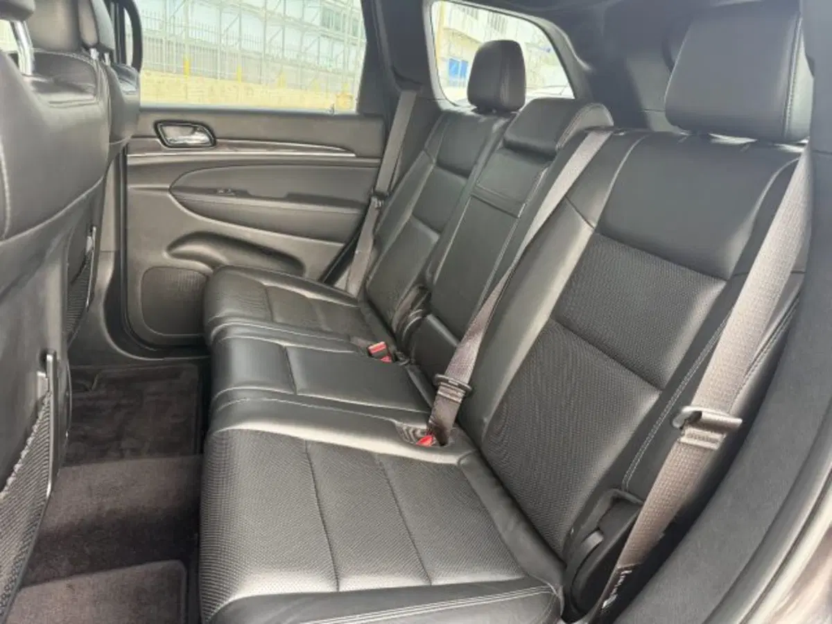Jeep Grand Cherokee usata a Salerno (4)