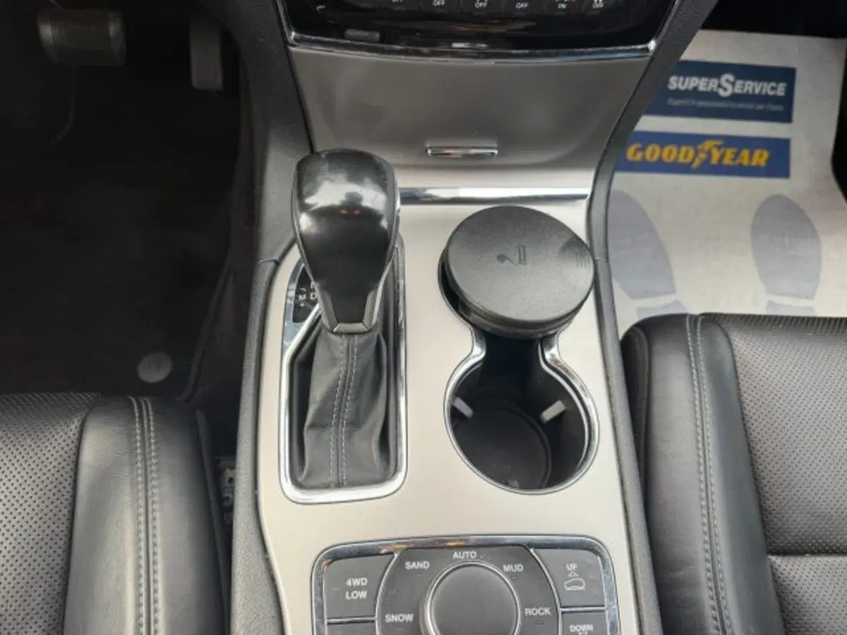 Jeep Grand Cherokee usata a Salerno (8)