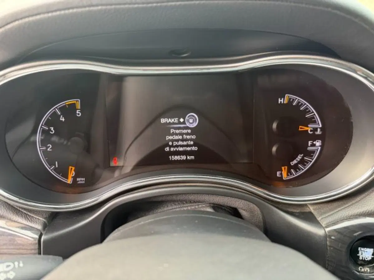Jeep Grand Cherokee usata a Salerno (9)