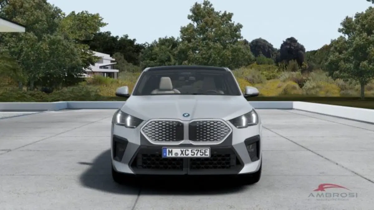 BMW iX2 nuova a Perugia (4)