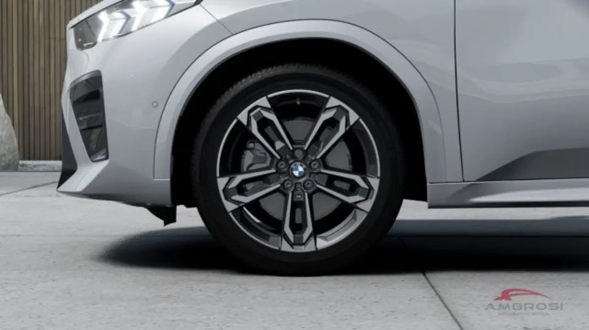 BMW iX2 nuova a Perugia (7)
