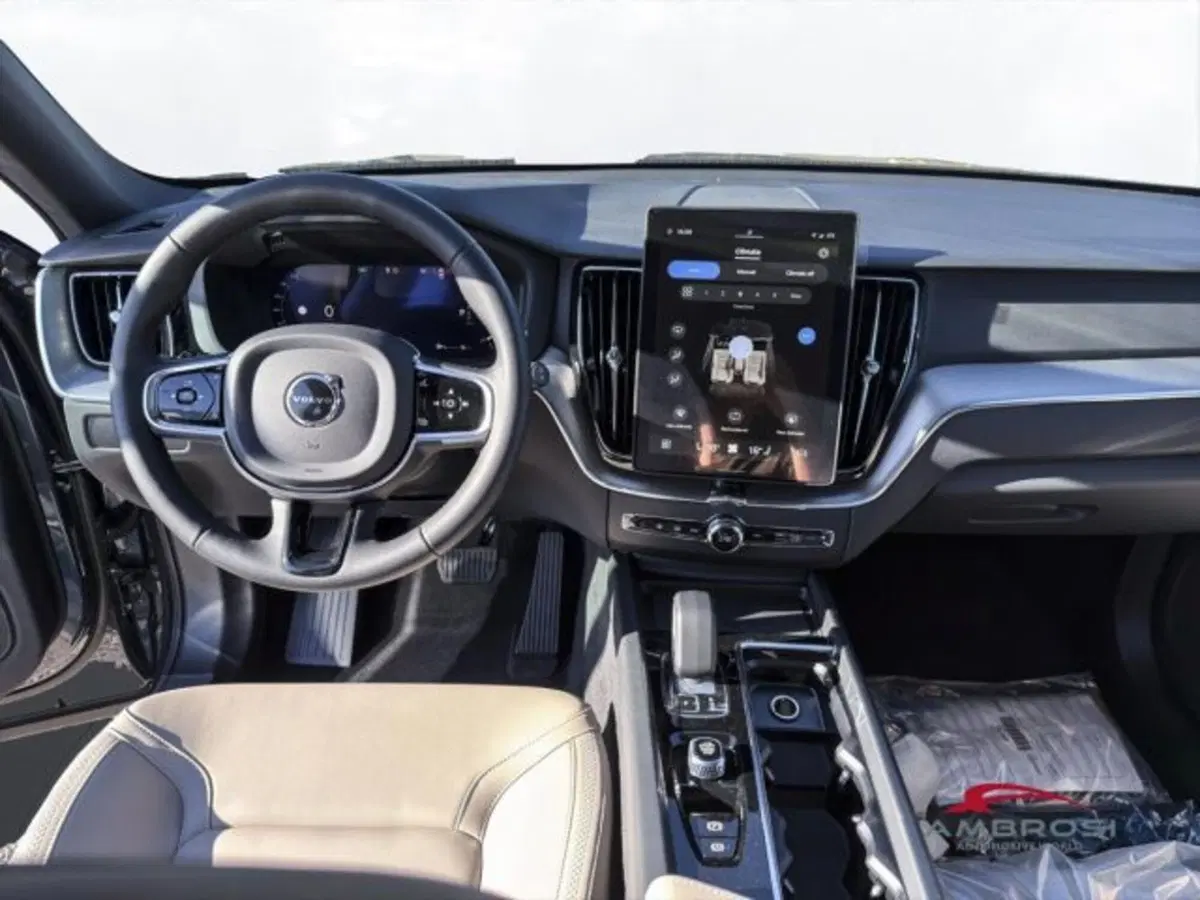 Volvo XC60 nuova a Perugia (9)