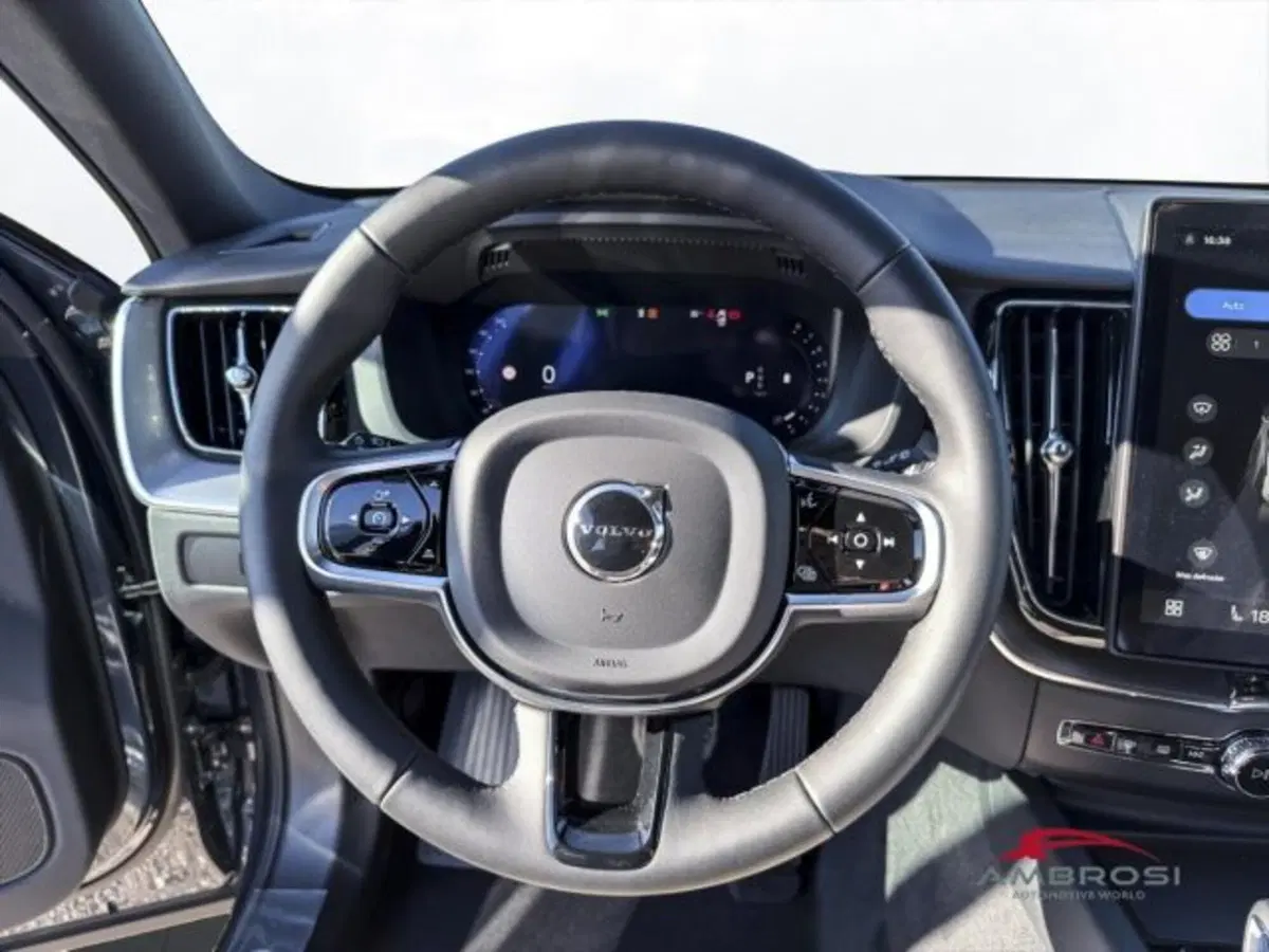 Volvo XC60 nuova a Perugia (8)