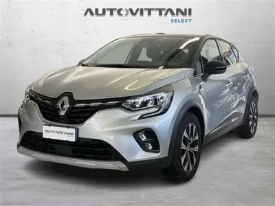 Renault Captur Plug-in Hybrid E-Tech 160 CV Techno del 2023 usata a Como