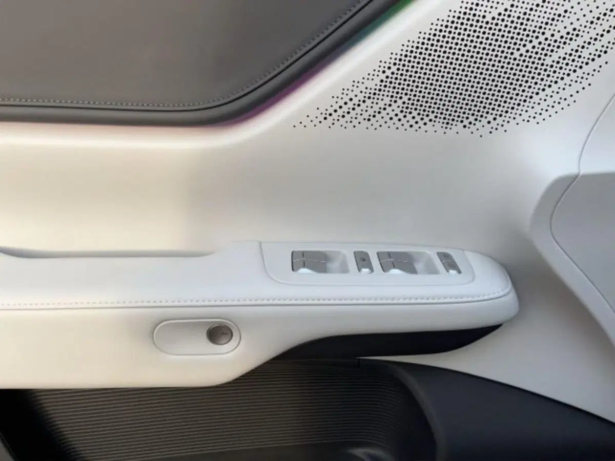 XPeng G6 nuova a Novara (11)