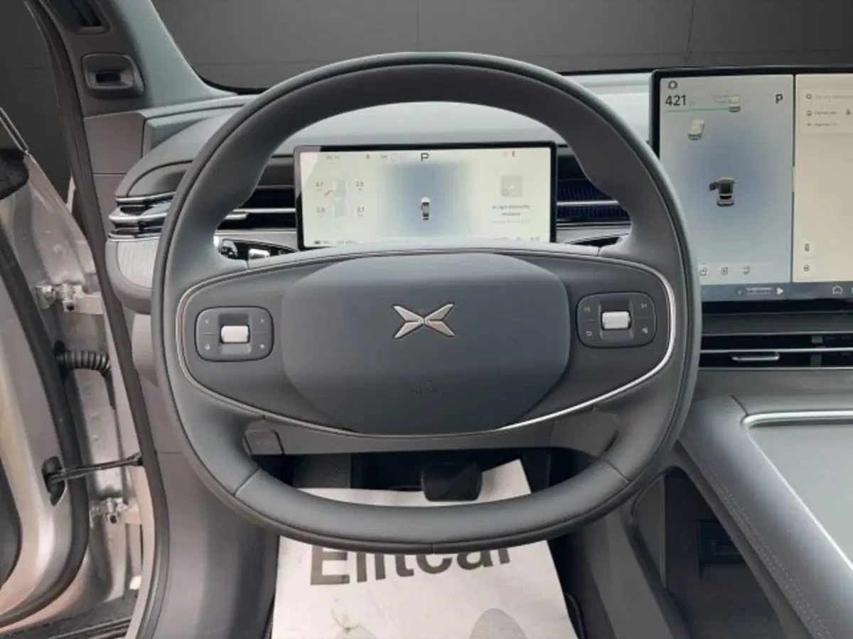 XPeng G6 nuova a Novara (9)