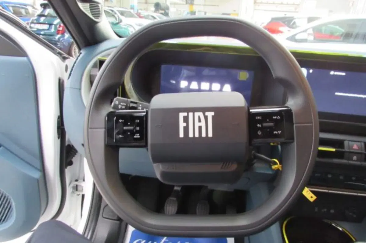 Fiat Grande Panda nuova a Milano (12)