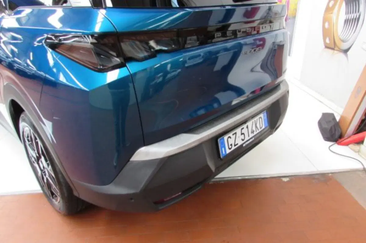 Peugeot 5008 usata a Milano (15)