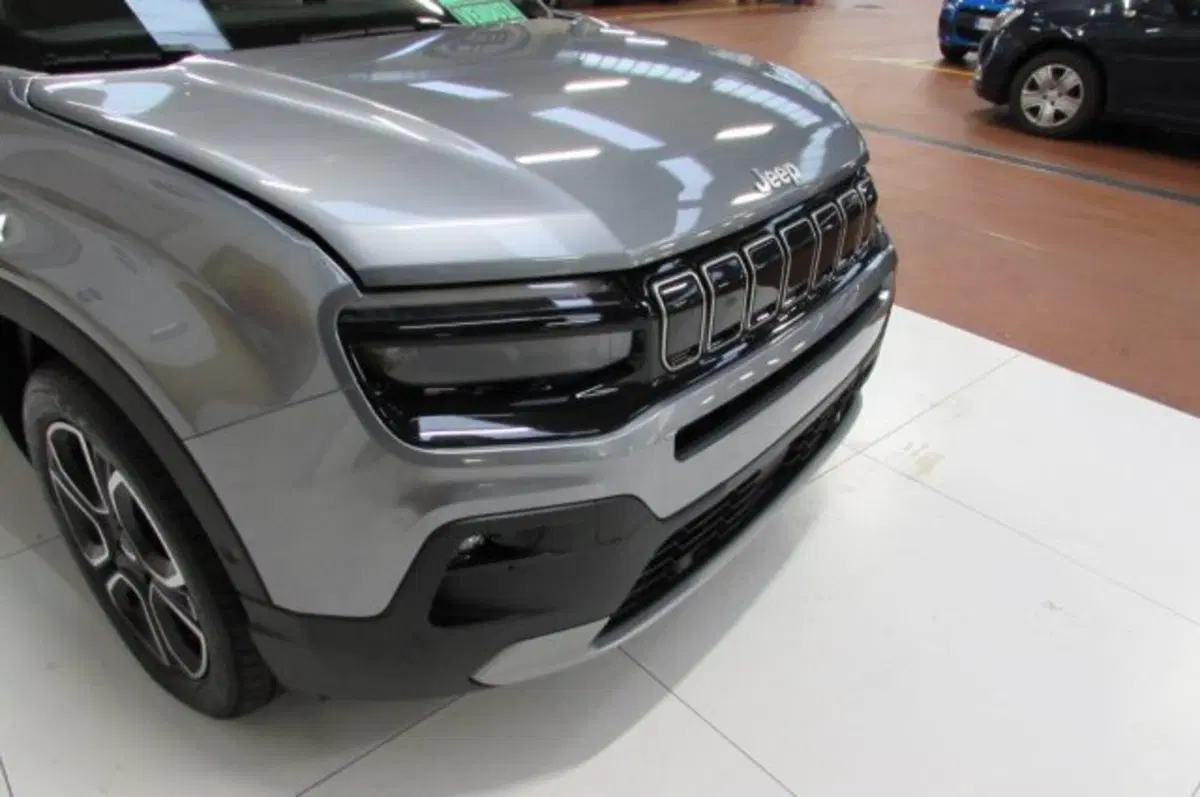 Jeep Avenger nuova a Milano (17)