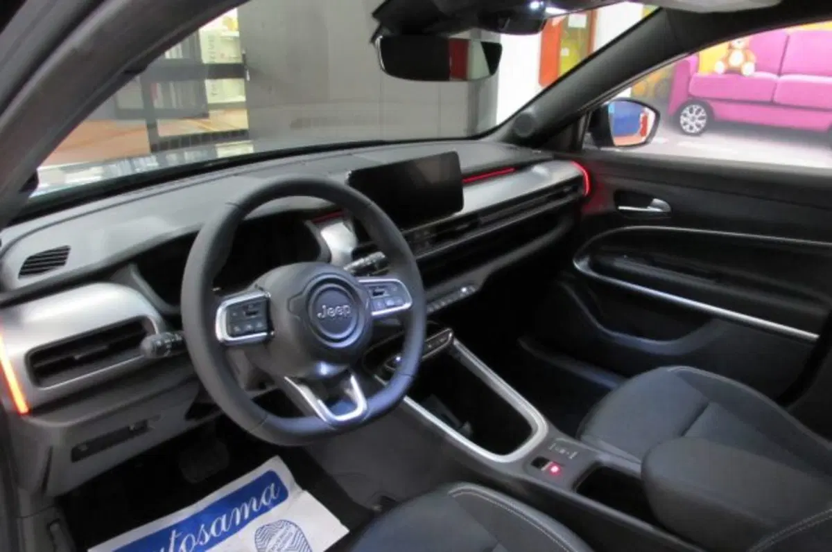 Jeep Avenger nuova a Milano (8)