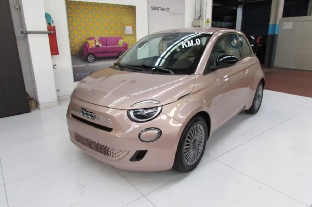Fiat 500 nuova a Milano (2)