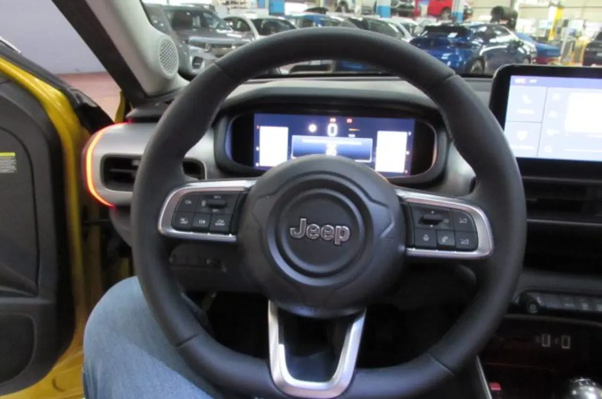 Jeep Avenger usata a Milano (12)