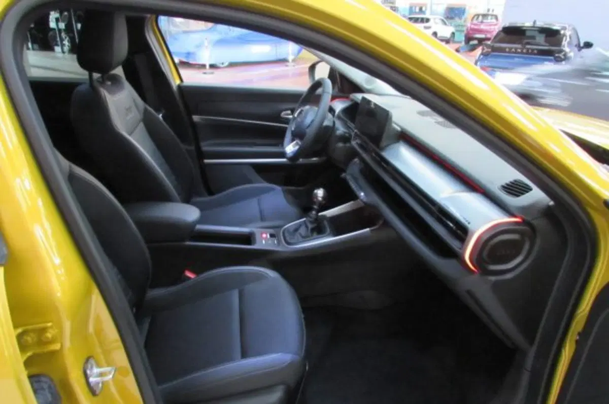 Jeep Avenger usata a Milano (16)
