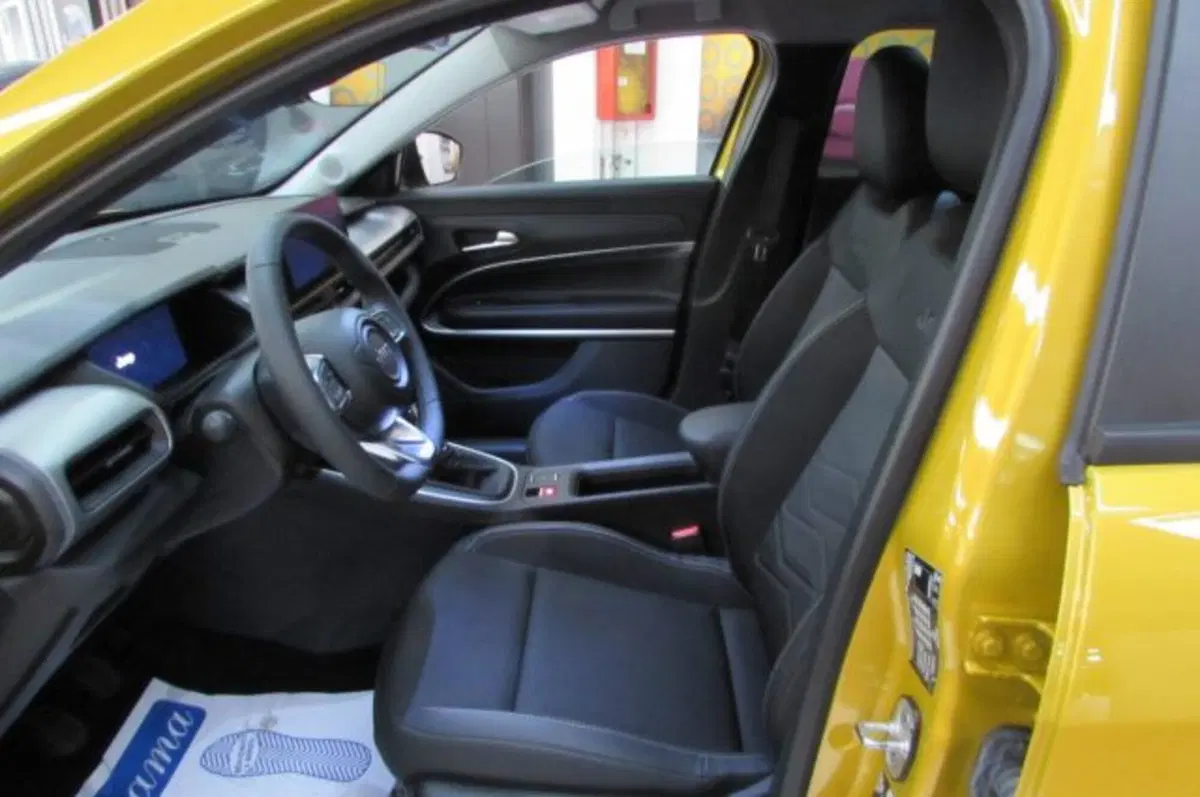 Jeep Avenger usata a Milano (7)