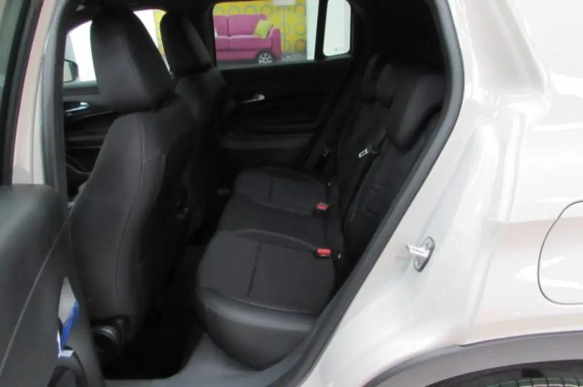 Jeep Avenger nuova a Milano (13)