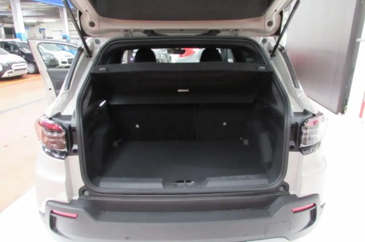 Jeep Avenger nuova a Milano (14)