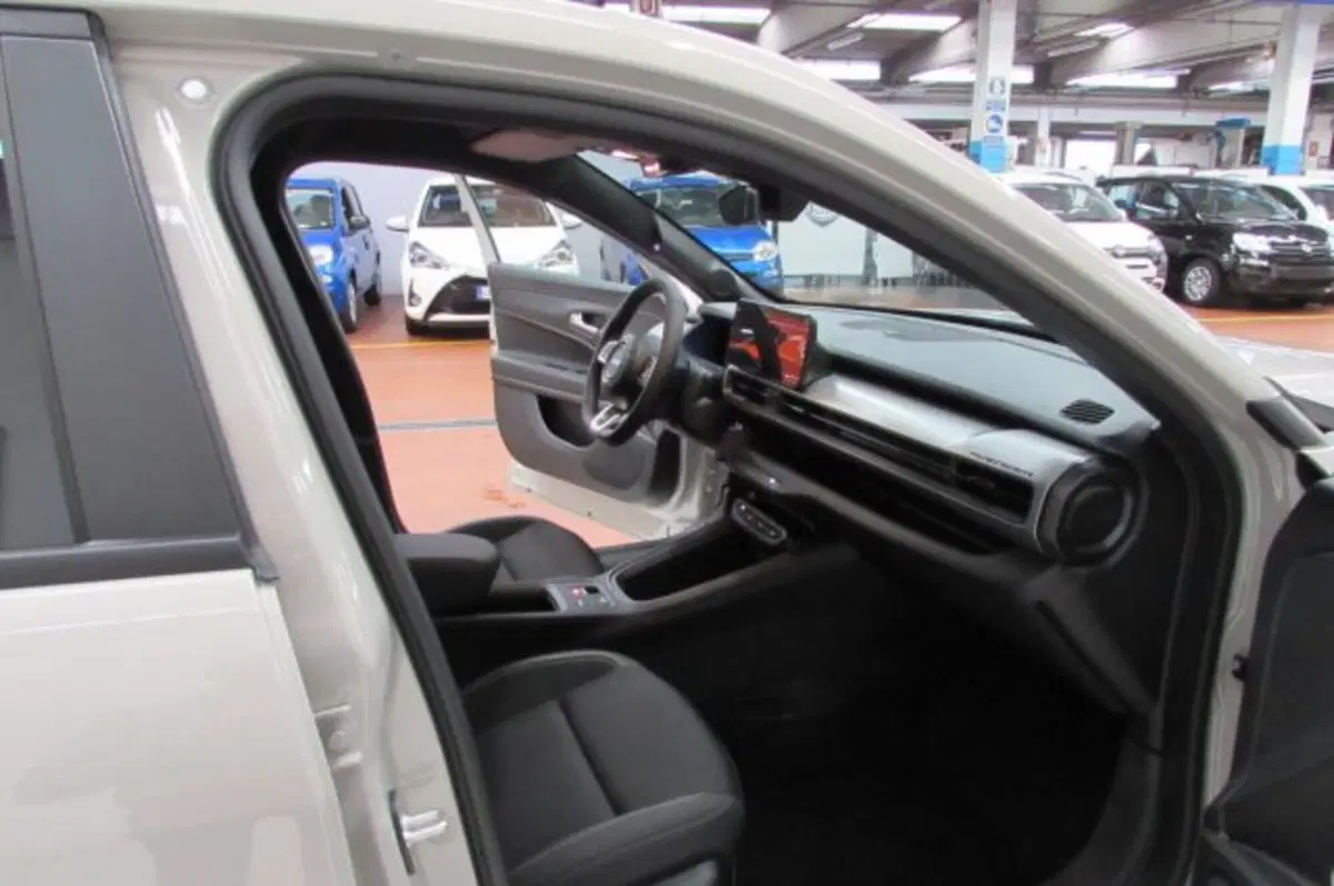 Jeep Avenger nuova a Milano (16)