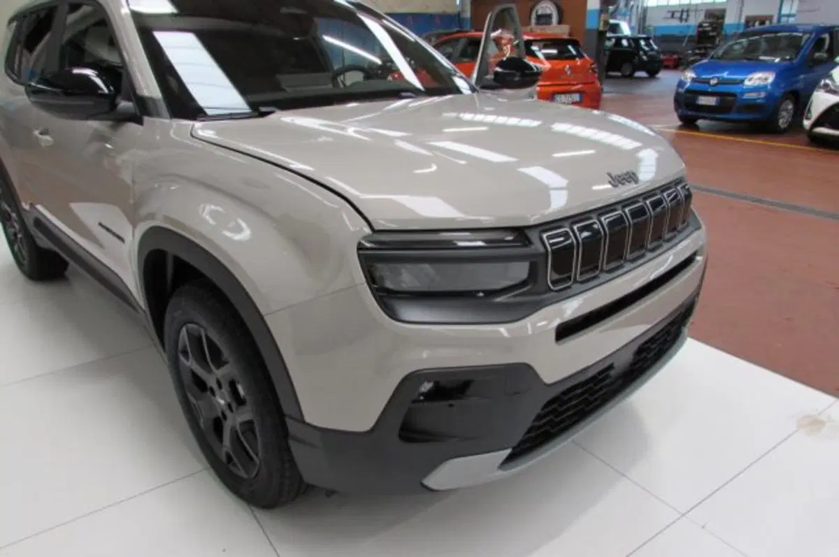 Jeep Avenger nuova a Milano (17)