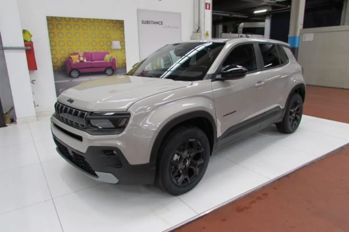 Jeep Avenger nuova a Milano (2)