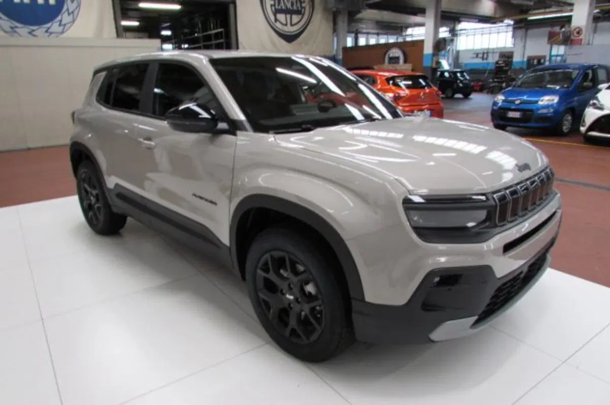 Jeep Avenger nuova a Milano (3)