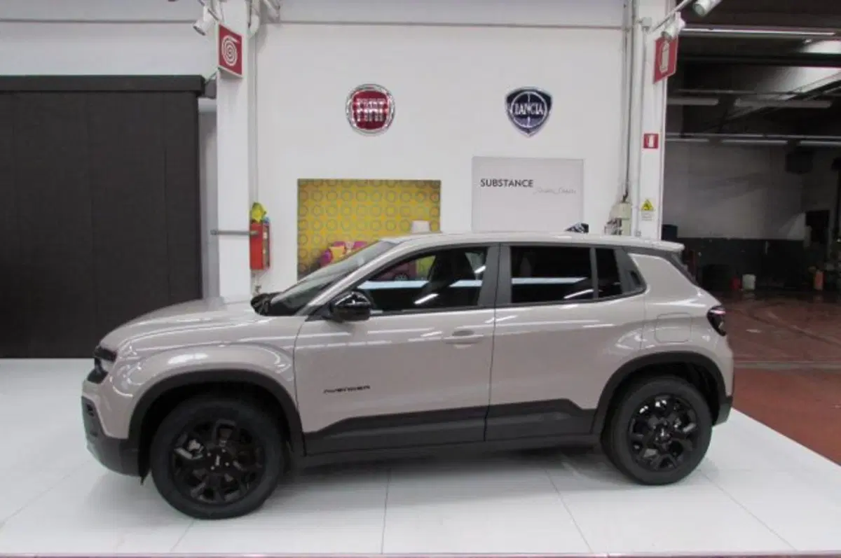 Jeep Avenger nuova a Milano (5)