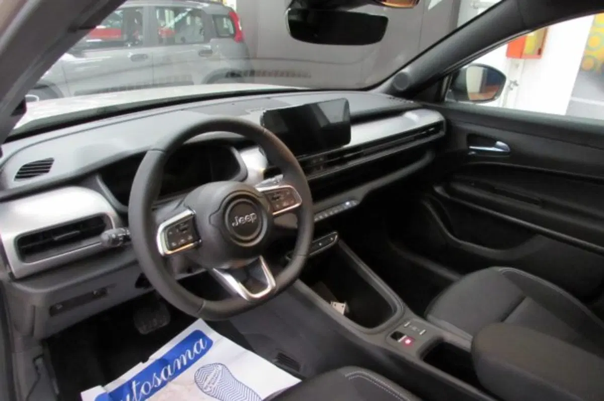 Jeep Avenger nuova a Milano (8)