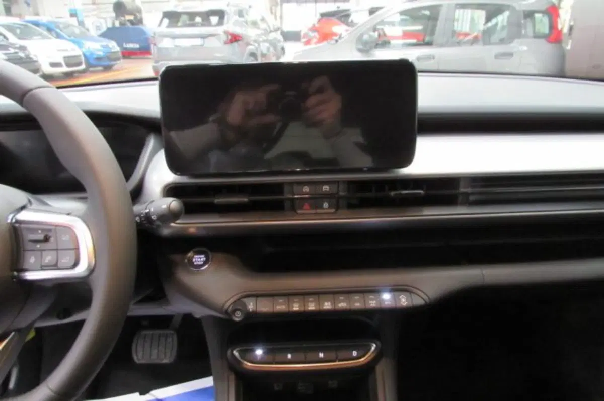 Jeep Avenger nuova a Milano (9)