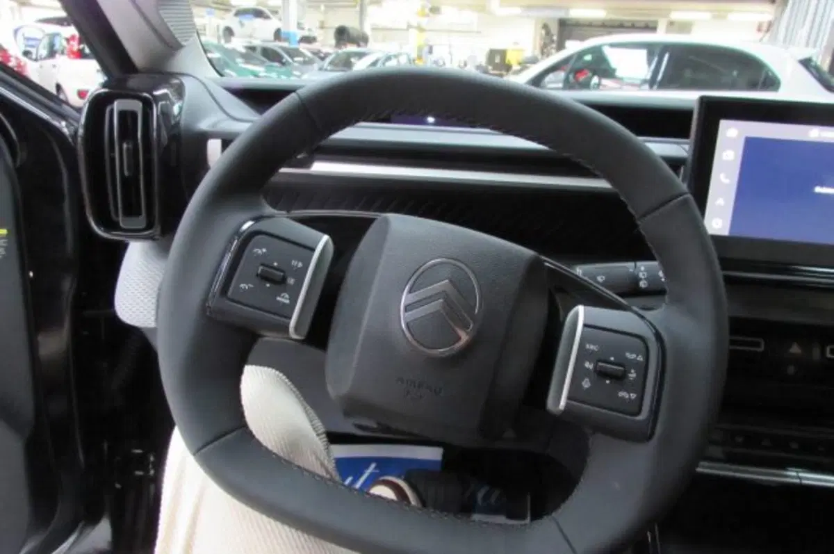 Citroen C3 Aircross nuova a Milano (14)