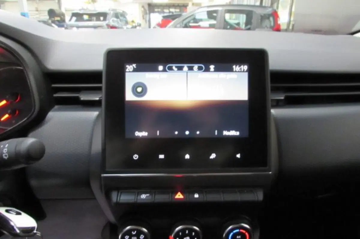 Renault Clio usata a Milano (10)