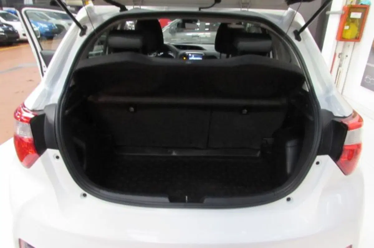 Toyota Yaris usata a Milano (15)