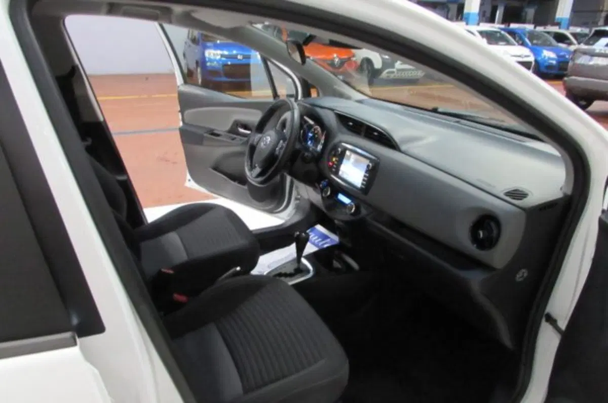 Toyota Yaris usata a Milano (17)