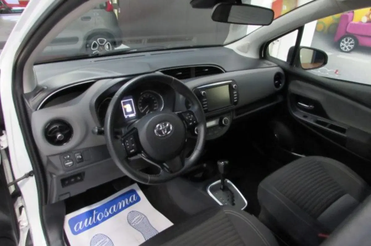 Toyota Yaris usata a Milano (8)