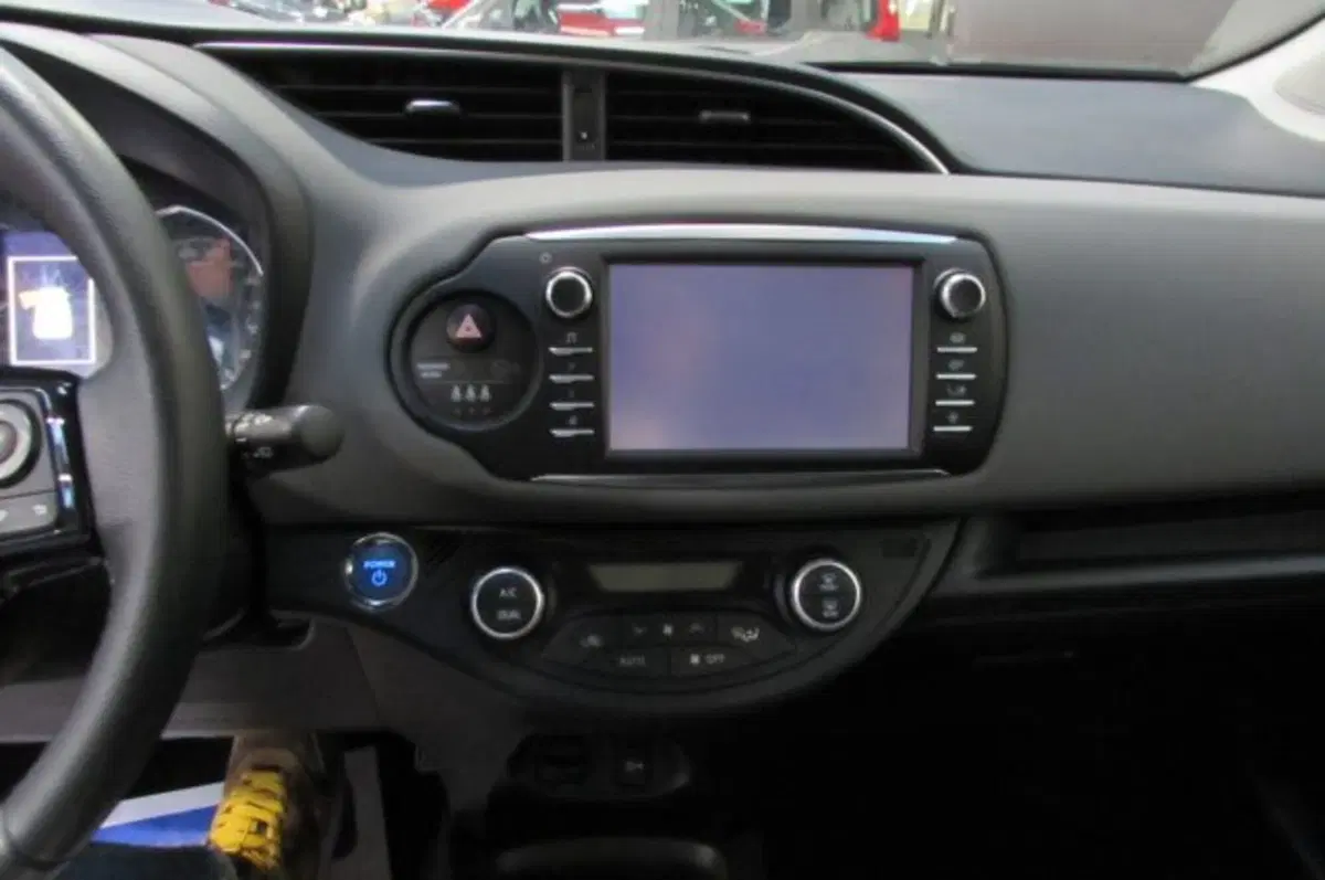 Toyota Yaris usata a Milano (9)