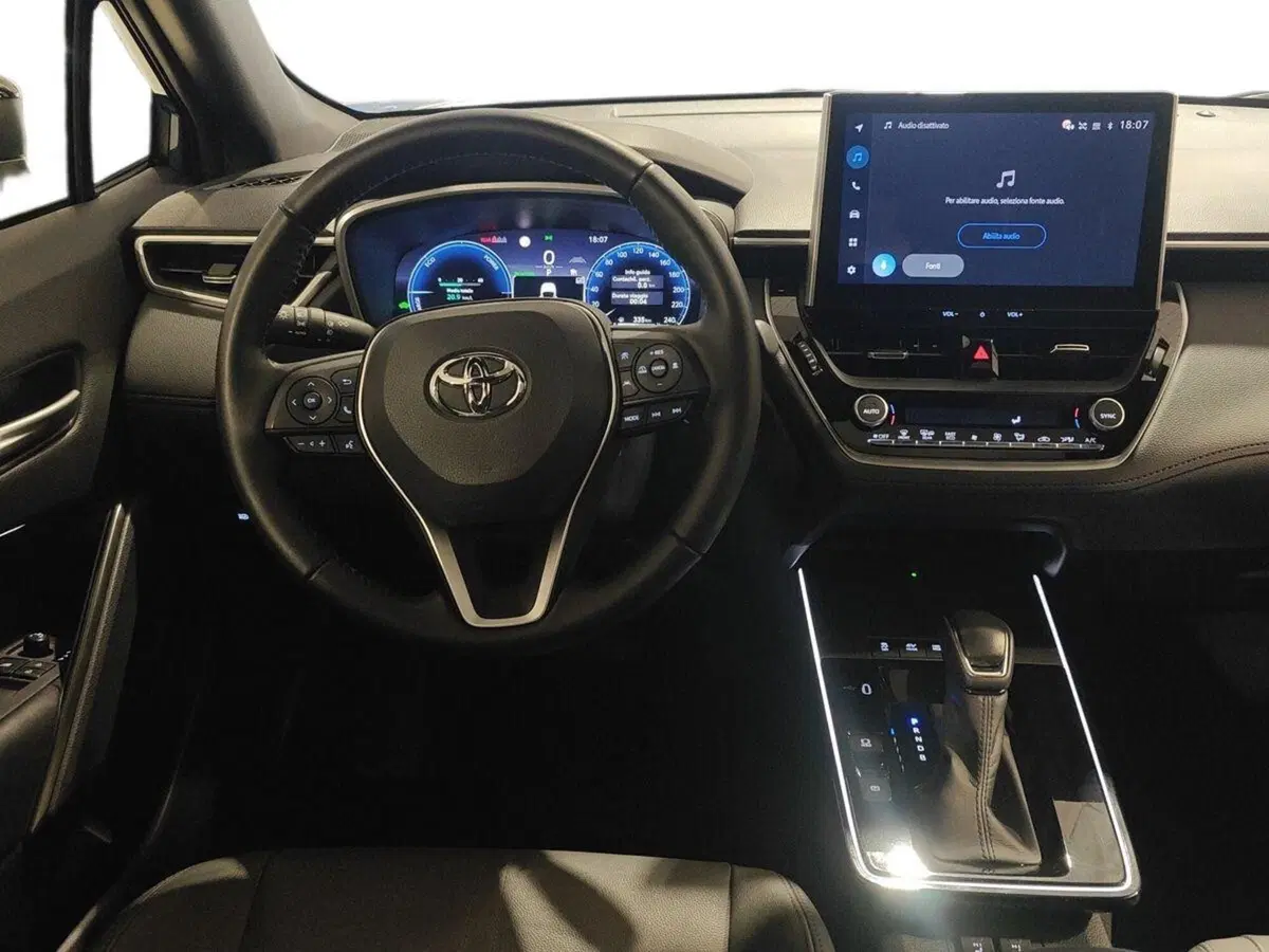 Toyota Corolla Cross usata a Genova (8)